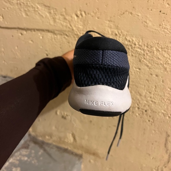 Niki Women Runner - Picture 2 of 3